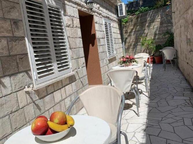 Apartment 2 - Double With Shared Bathroom 1 - 3 *