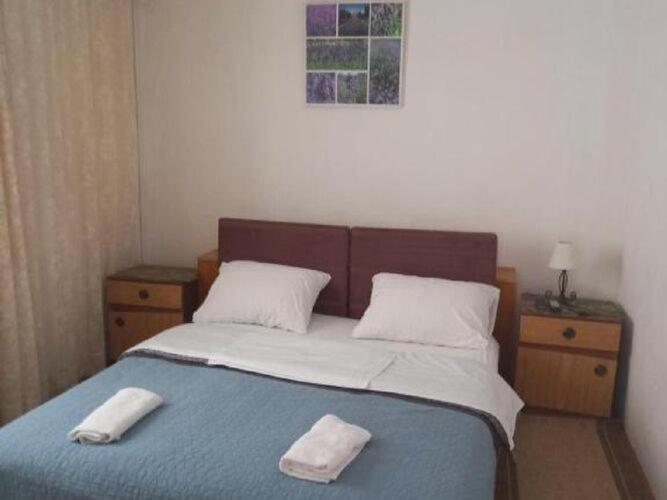 2 - Double With Shared Bathroom 1 - 3 Apartment